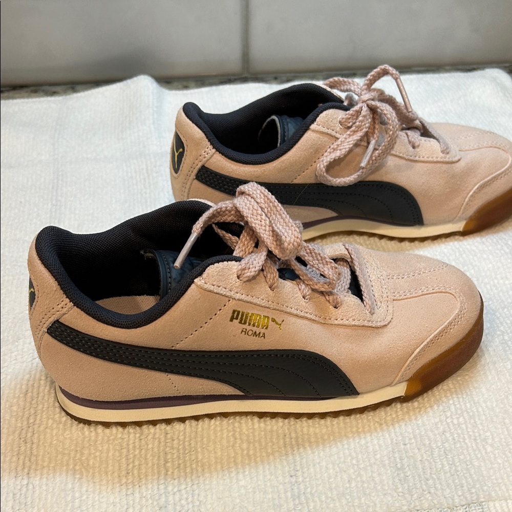 Puma Kids Sneakers in Pink and Blue  size 2 girls
